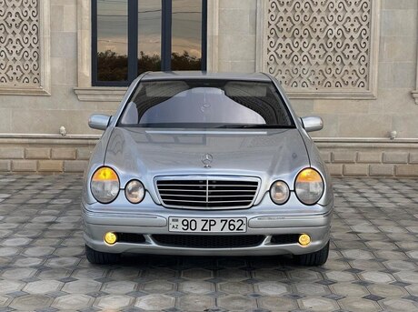 Mercedes E 240