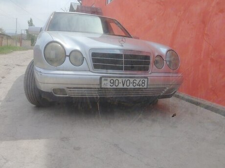 Mercedes E 230