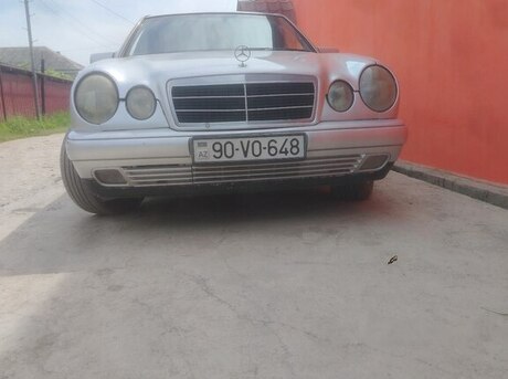 Mercedes E 230