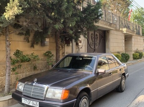 Mercedes 230 E