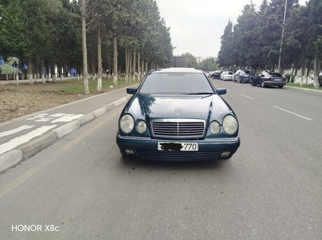 Mercedes E 240