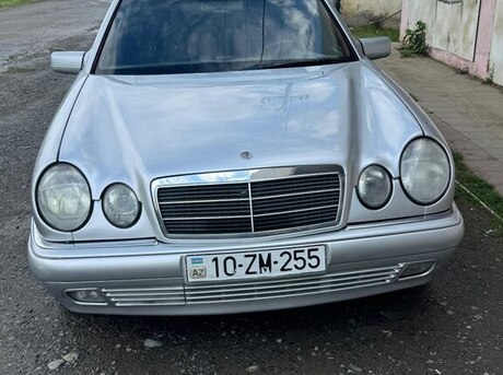 Mercedes E 230