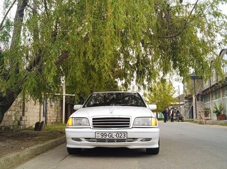 Mercedes C 230