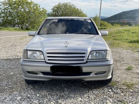 Mercedes C 180