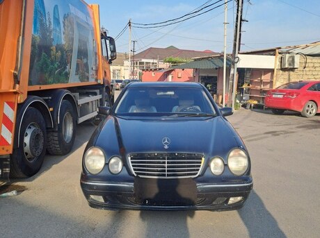 Mercedes E 220