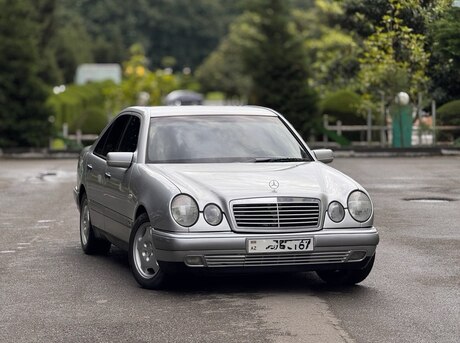 Mercedes E 240
