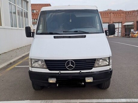 Mercedes Sprinter 208