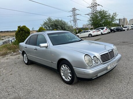 Mercedes E 230