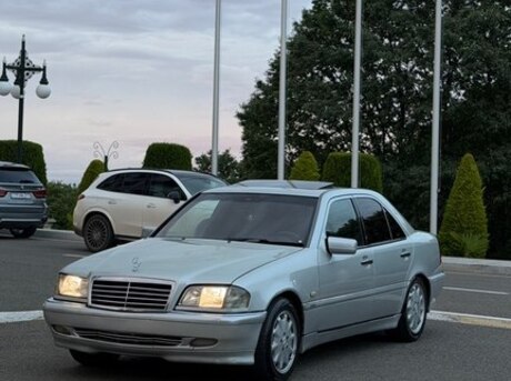 Mercedes C 240