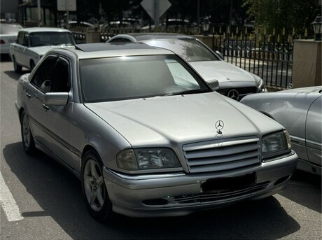 Mercedes C 200