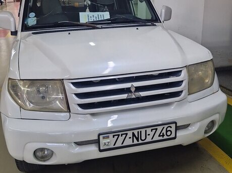 Mitsubishi Pajero io