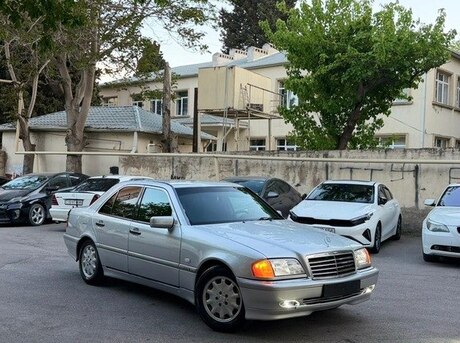 Mercedes C 200