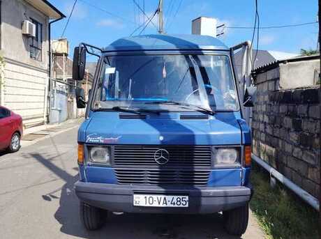 Mercedes 208 D