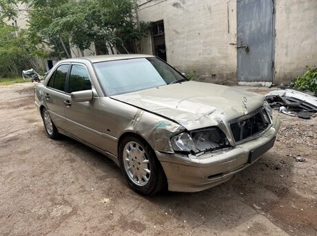 Mercedes C 200