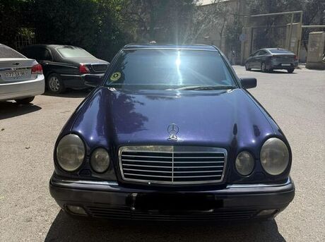 Mercedes E 200