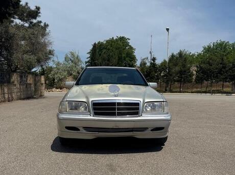 Mercedes C 180