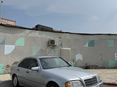 Mercedes C 200