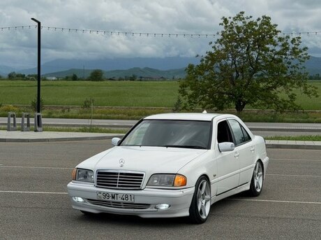 Mercedes C 200