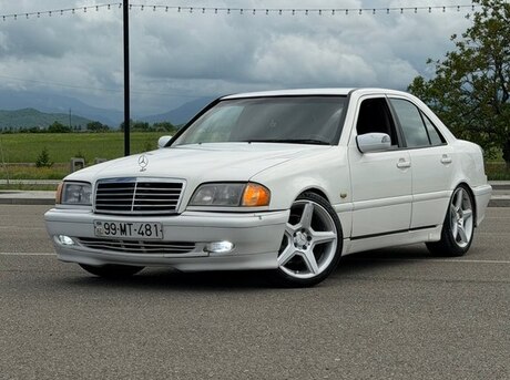 Mercedes C 200