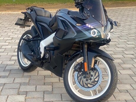 Bajaj Pulsar RS 200