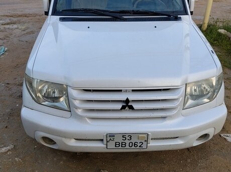 Mitsubishi Pajero io