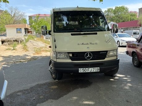 Mercedes Sprinter 208