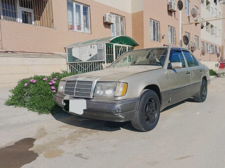 Mercedes 220 E