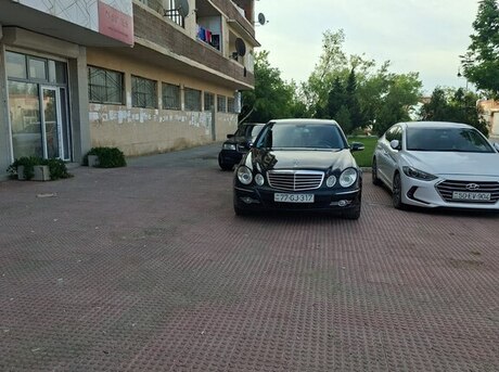 Mercedes E 220