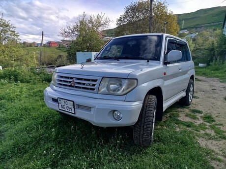 Mitsubishi Pajero io