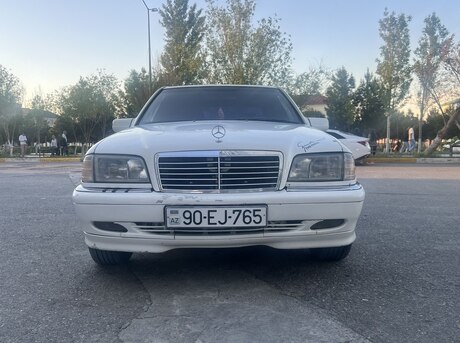 Mercedes C 200