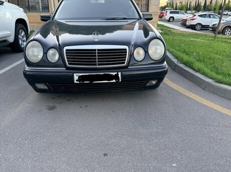 Mercedes E 200