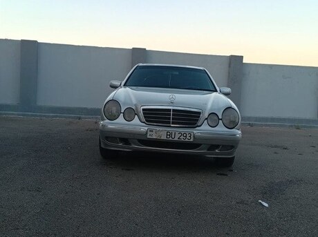 Mercedes E 220