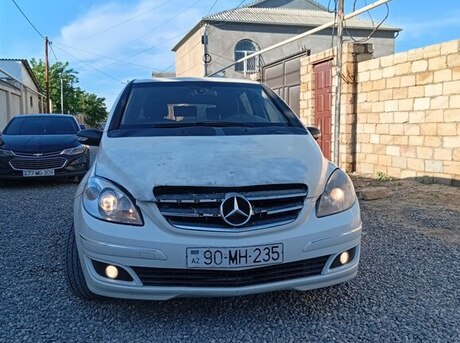 Mercedes B 200