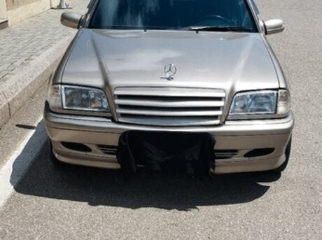 Mercedes C 200