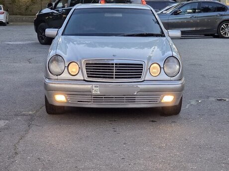 Mercedes E 240