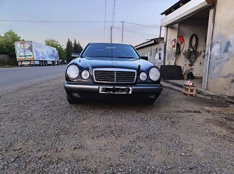 Mercedes E 240