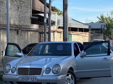 Mercedes E 200