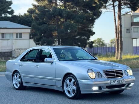 Mercedes E 200