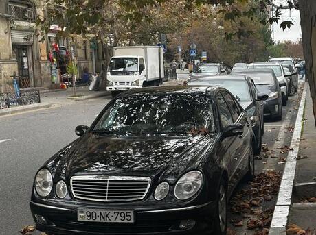 Mercedes E 320