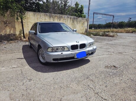 BMW 528