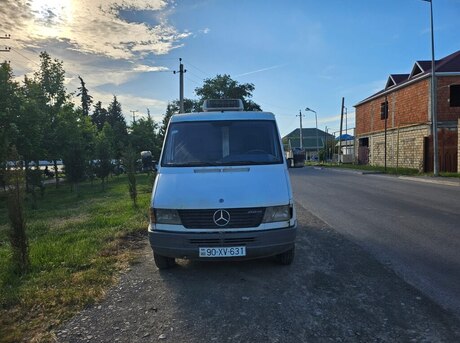 Mercedes Sprinter 208