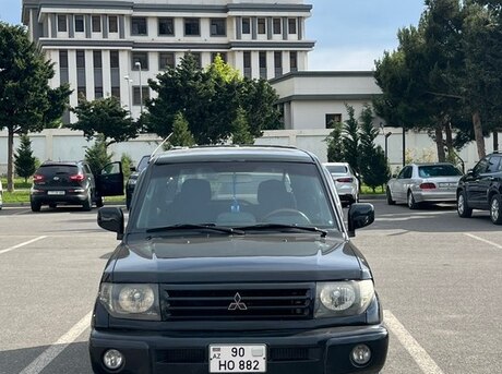Mitsubishi Pajero io