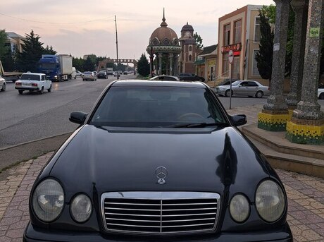 Mercedes E 230