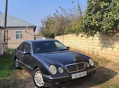 Mercedes E 200