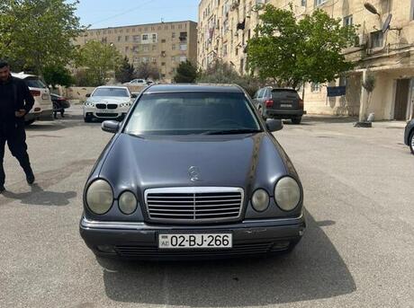 Mercedes E 220