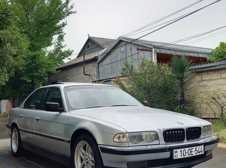 BMW 728