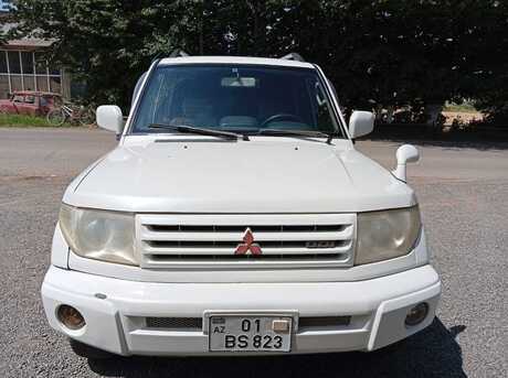 Mitsubishi Pajero io