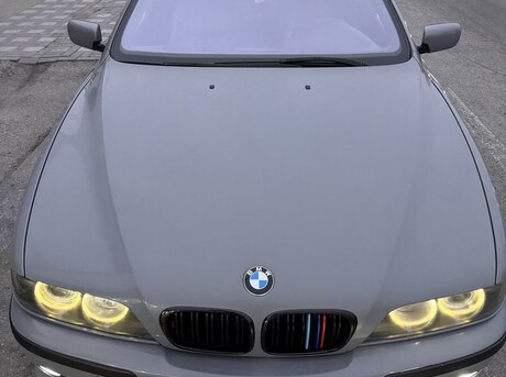 BMW 523