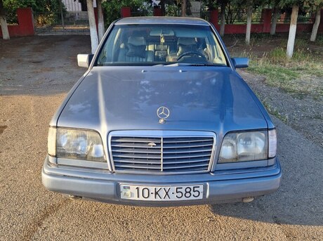 Mercedes 230 E