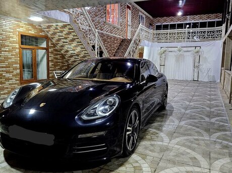 Porsche Panamera 4S
